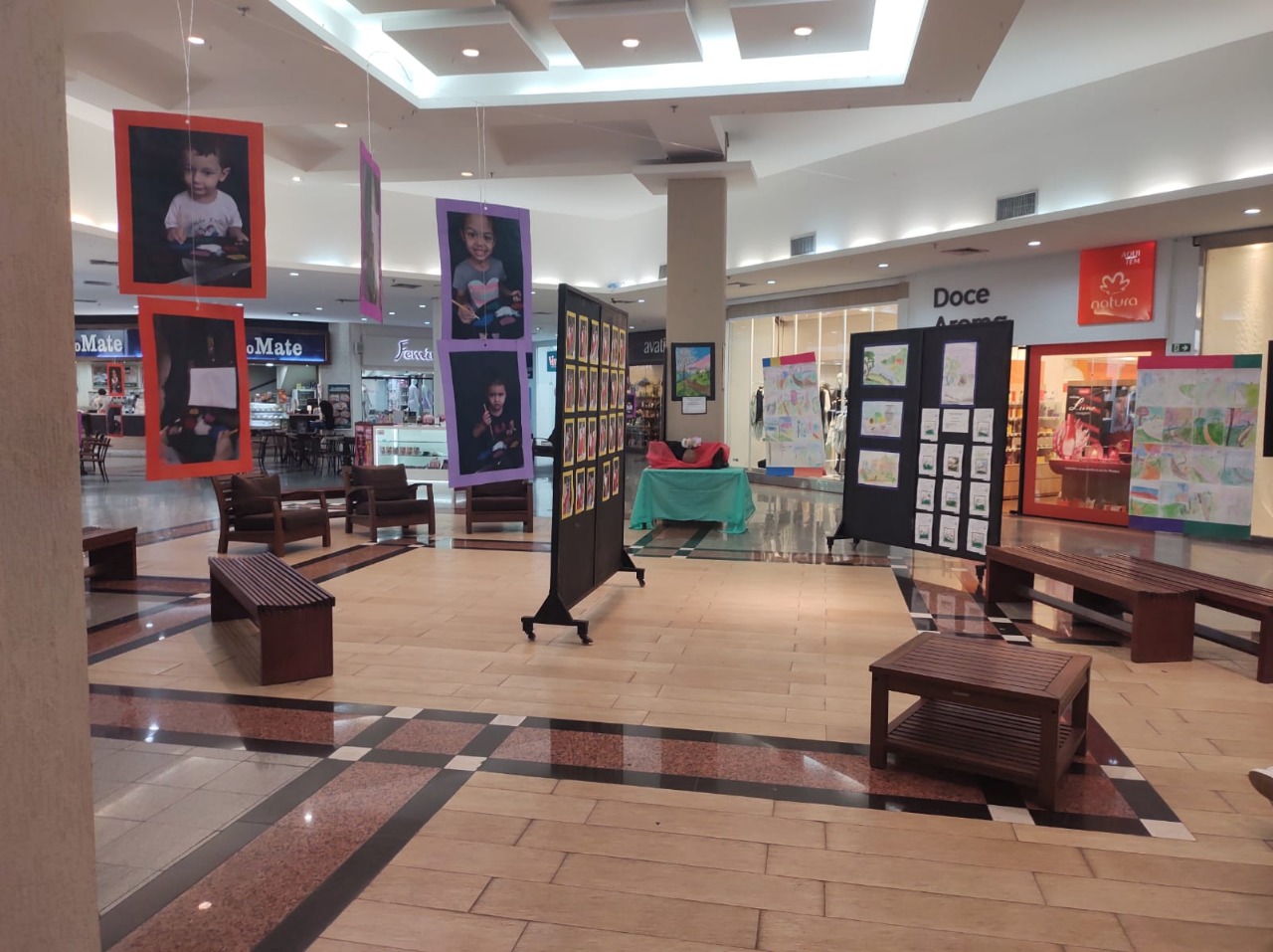 TRABALHOS DE ALUNOS DA REDE MUNICIPAL SÃO EXPOSTOS EM SHOPPING
