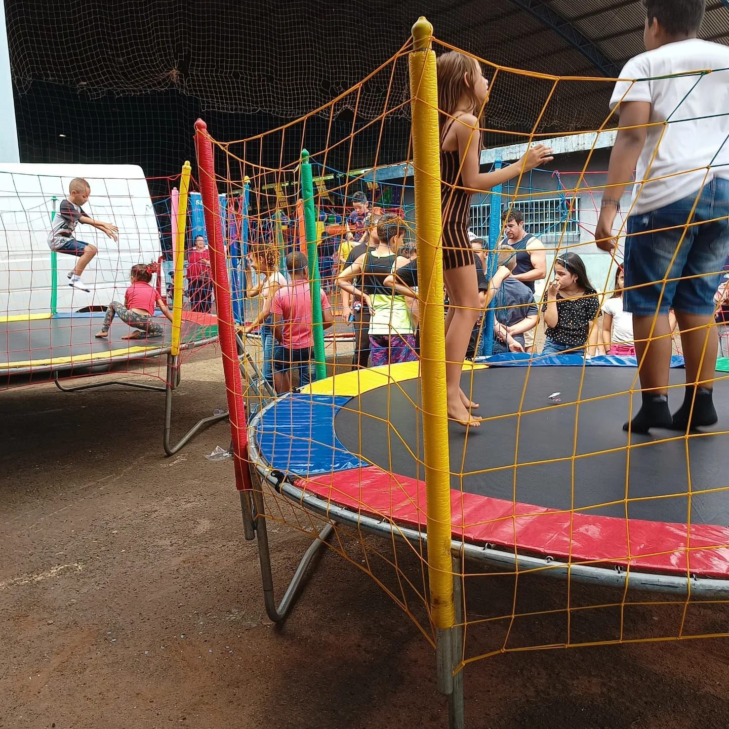 CRIANÇADA SE DIVERTE EM FESTA NO DISTRITO DE POTUNDUVA