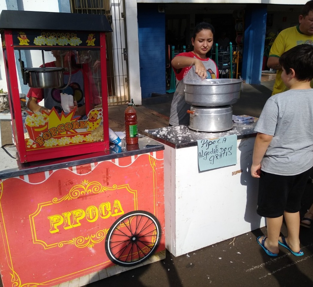 DIA DAS CRIANÇAS É COMEMORADO NO VAREJÃO MUNICIPAL