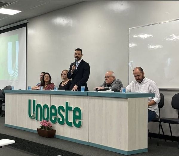 PREFEITURA PARTICIPA DE SIMPÓSIO