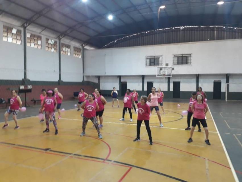 EQUIPE DE HIDRO E GINÁSTICA DA VILA NETINHO CELEBRA O OUTUBRO ROSA