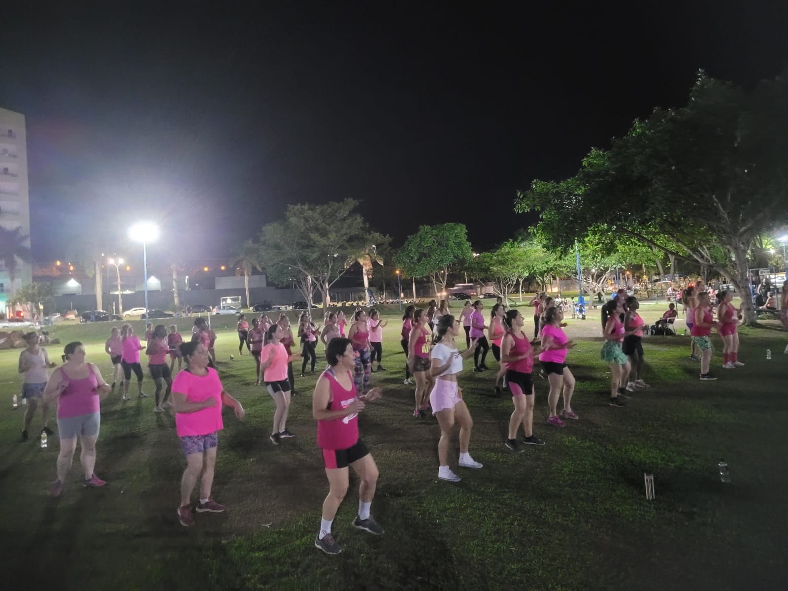 AULÃO DE DANÇA AGITA 'OUTUBRO + QUE ROSA'