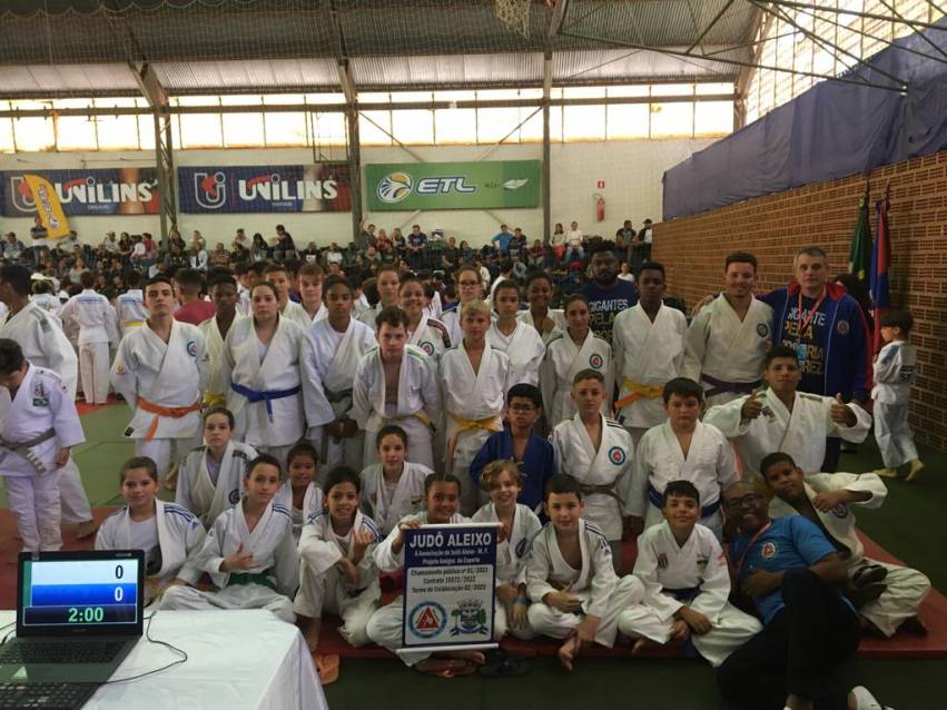JAHU CONQUISTA 32 MEDALHAS EM TORNEIO DE JUDÔ