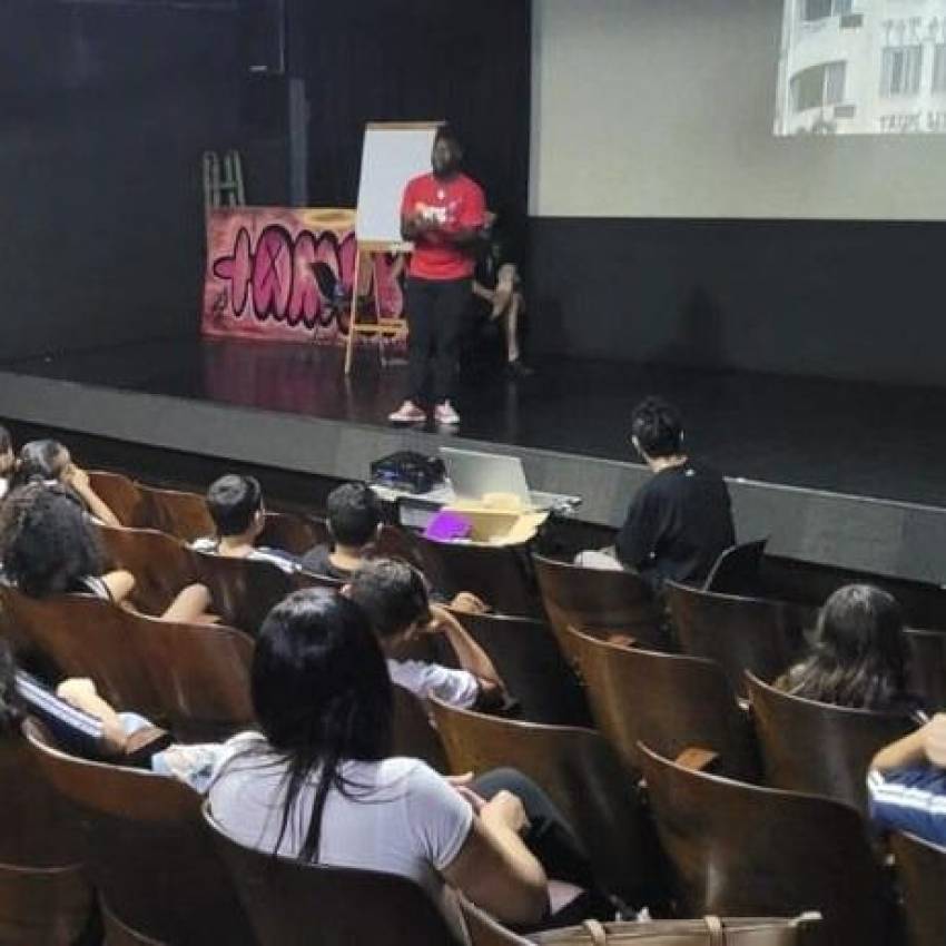 ALUNOS DA REDE MUNICIPAL PARTICIPAM DE AÇÕES EM COMEMORAÇÃO AO DIA DA CONSCIÊNCIA NEGRA  