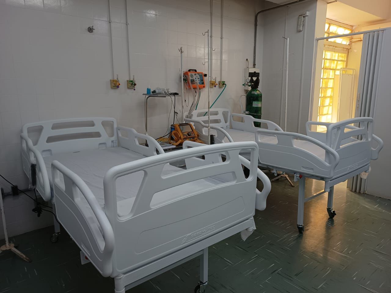 PREFEITURA RECEBE NOVAS CAMAS HOSPITALARES MOTORIZADAS E POLTRONAS DE SOROTERAPIA