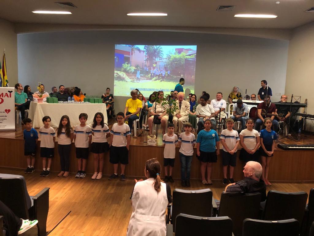 ASSISTIDOS DA AMAI RECEBEM CERTIFICADO DE ATORES E ATRIZES AMBIENTAIS