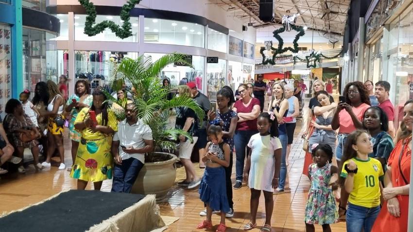 DESFILE DE TENDÊNCIAS PARA 2023 FAZ ALUSÃO À CONSCIÊNCIA NEGRA
