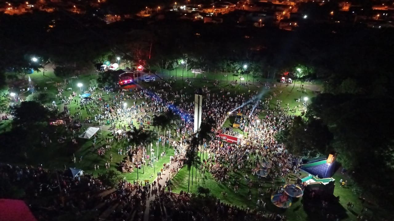 SEJA LUZ | Natal 2022 - DESCIDA DO PAPAI NOEL ENCANTA A POPULAÇÃO