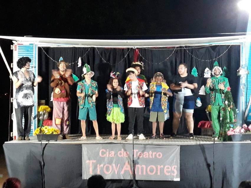 TEATRO DO NATAL ESPECIAL REÚNE FAMÍLIAS NO SANTO IVO