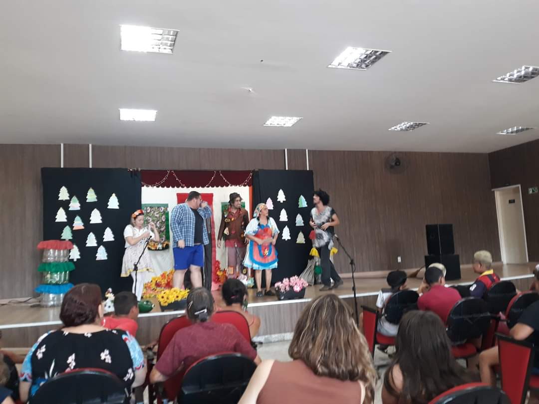NATAL ESPECIAL LEVA TEATRO ÀS FAMÍLIAS DO CILA