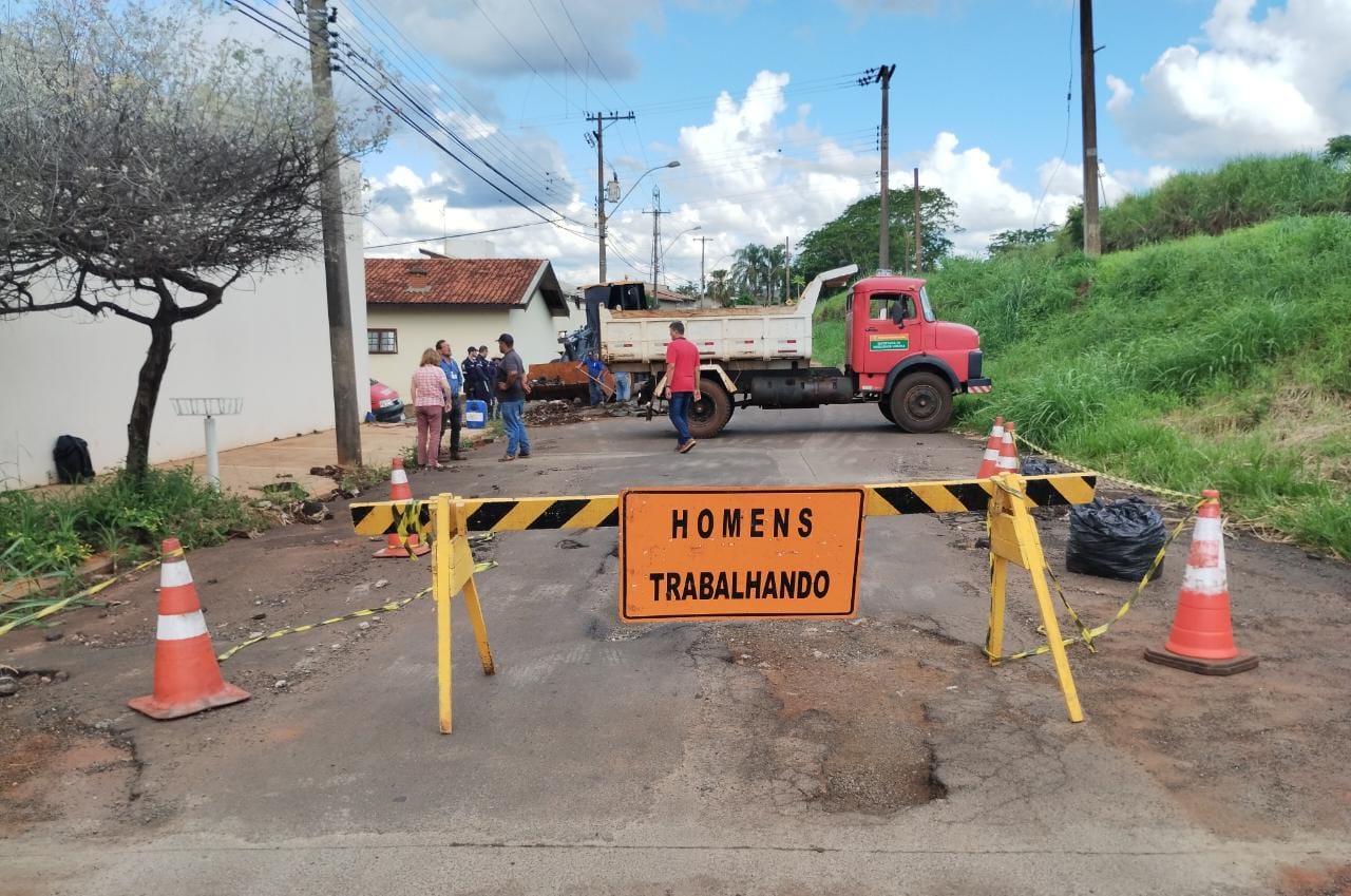 PREFEITURA REALIZA OBRAS NA ALAMEDA DR. LOURENÇO AVELINO
