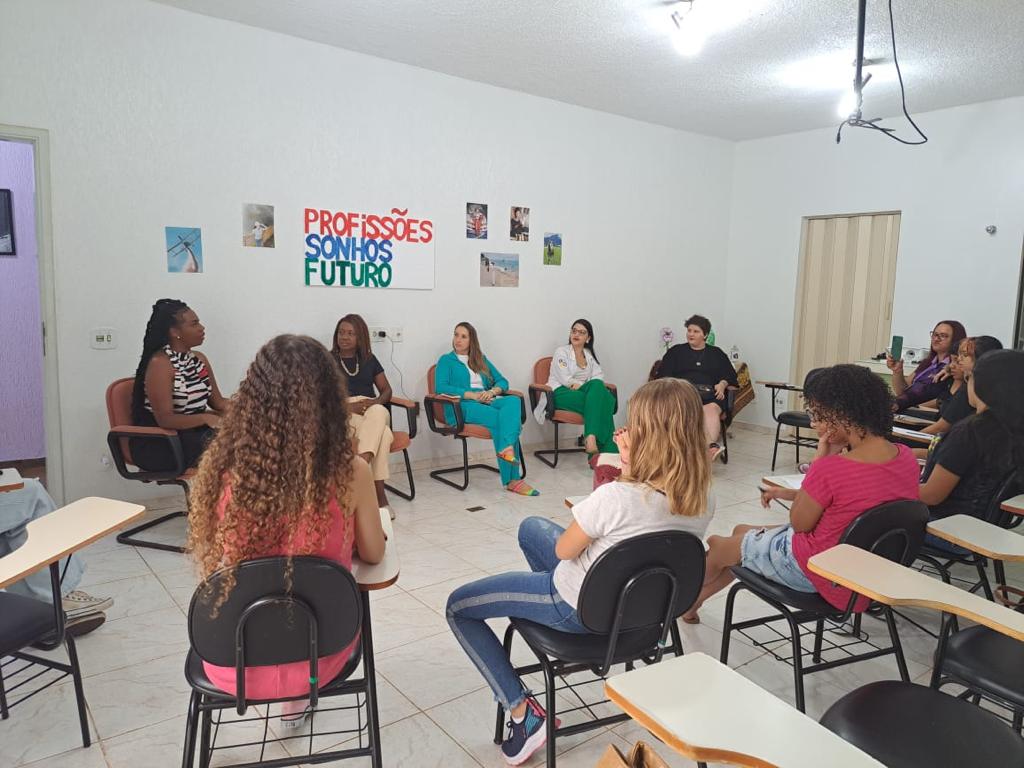 ENCONTRO PAUTA PROBLEMAS DE MENINAS ADOLESCENTES