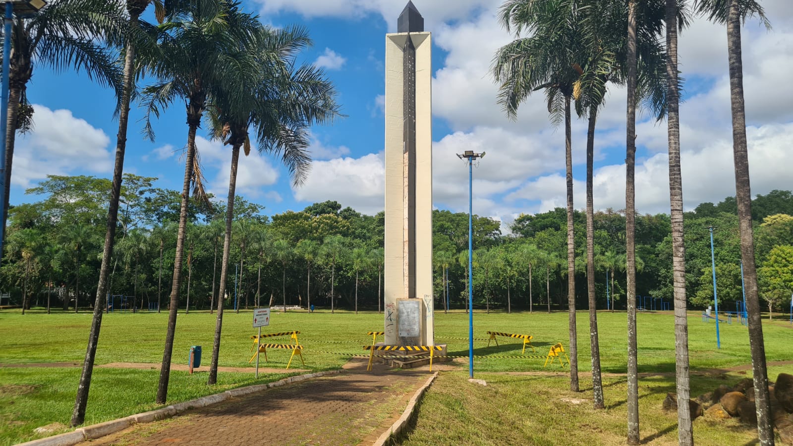 PARQUE DO RIO JAÚ ESTÁ PARCIALMENTE INTERDITADO POR CONTA DA PRESENÇA DE ABELHAS