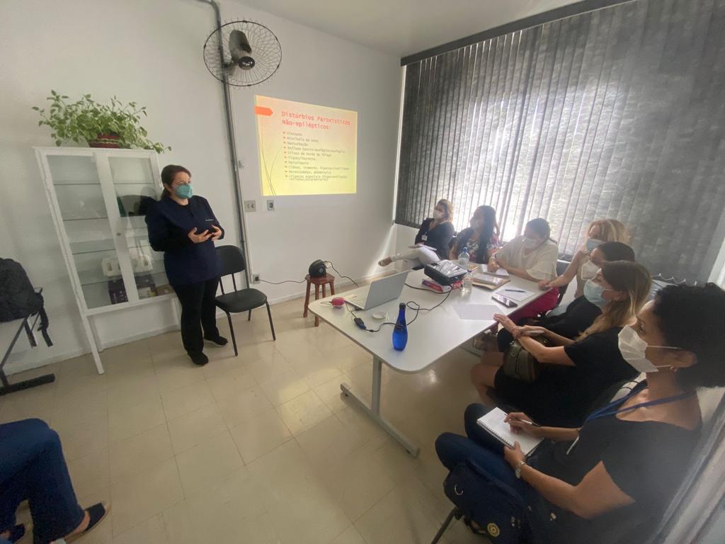 EQUIPE MULTIDISCIPLINAR PARTICIPA DE CAPACITAÇÃO