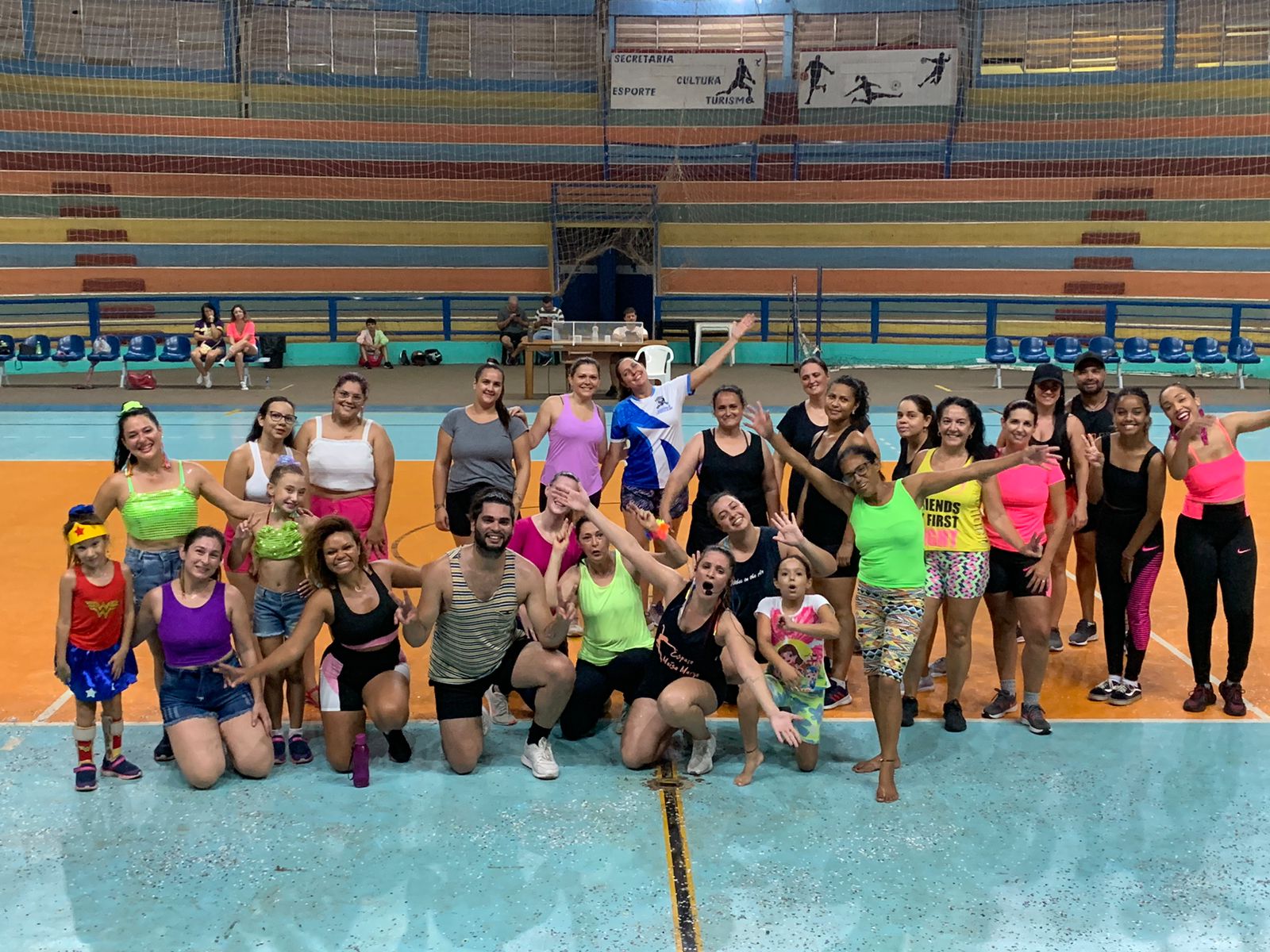 AULÃO DE RITMOS AGITOU O CARNAVAL