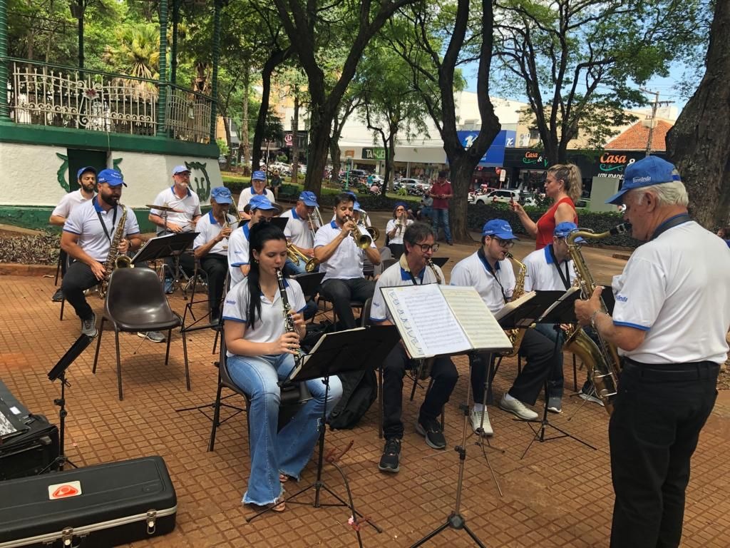 BANDA CARLOS GOMES E FEIRA DE ARTESANATO NO JARDIM DE BAIXO