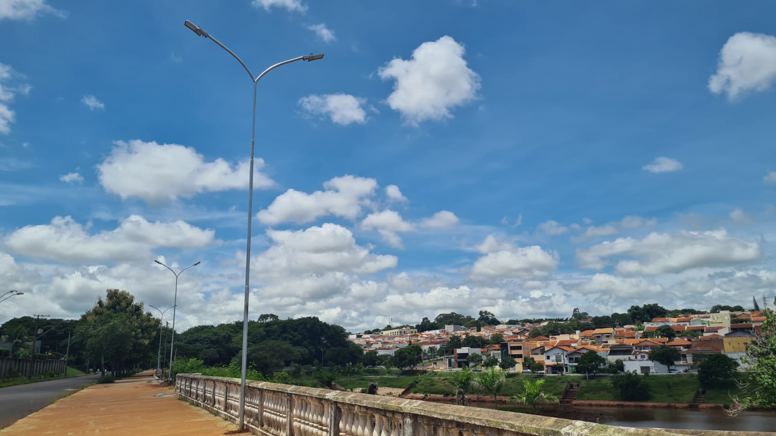 LAGO DO SILVÉRIO RECEBE NOVO SISTEMA DE ILUMINAÇÃO