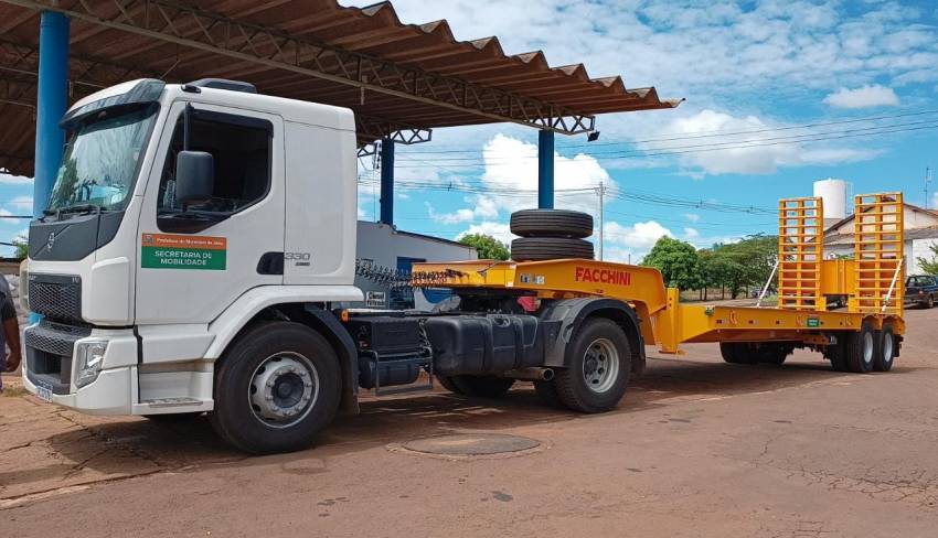 PREFEITURA ADQUIRE NOVO CAMINHÃO PRANCHA
