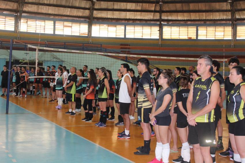 VBB VÔLEI CONQUISTA O TORNEIO DE VÔLEI INDOOR MISTO 4X4