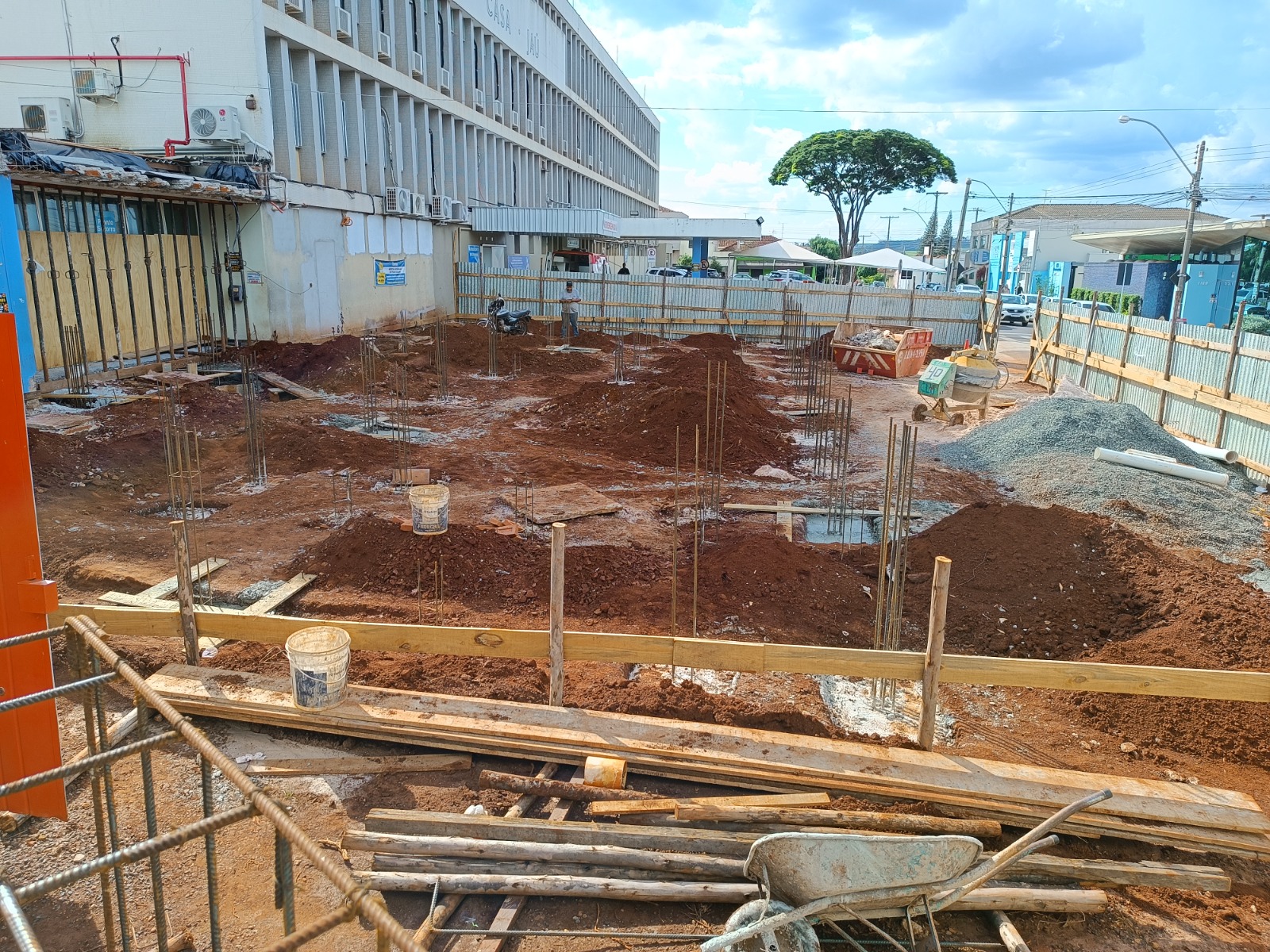 SEXTOU COM 'S' DE 'SÃO MUITAS OBRAS'!