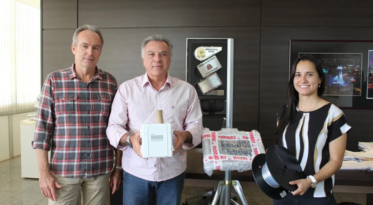 PREFEITURA RECEBE DOAÇÃO DE EQUIPAMENTO PARA MONITORAMENTO DO NÍVEL DO RIO JAÚ