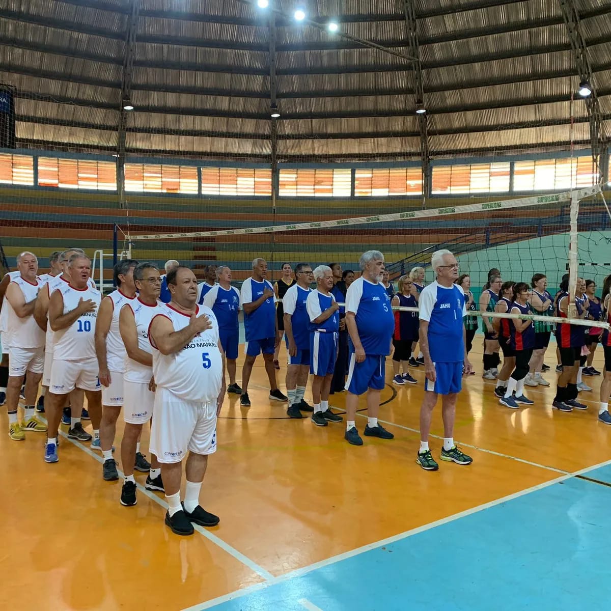 FESTIVAL DE VÔLEI AGITA A TERCEIRA IDADE