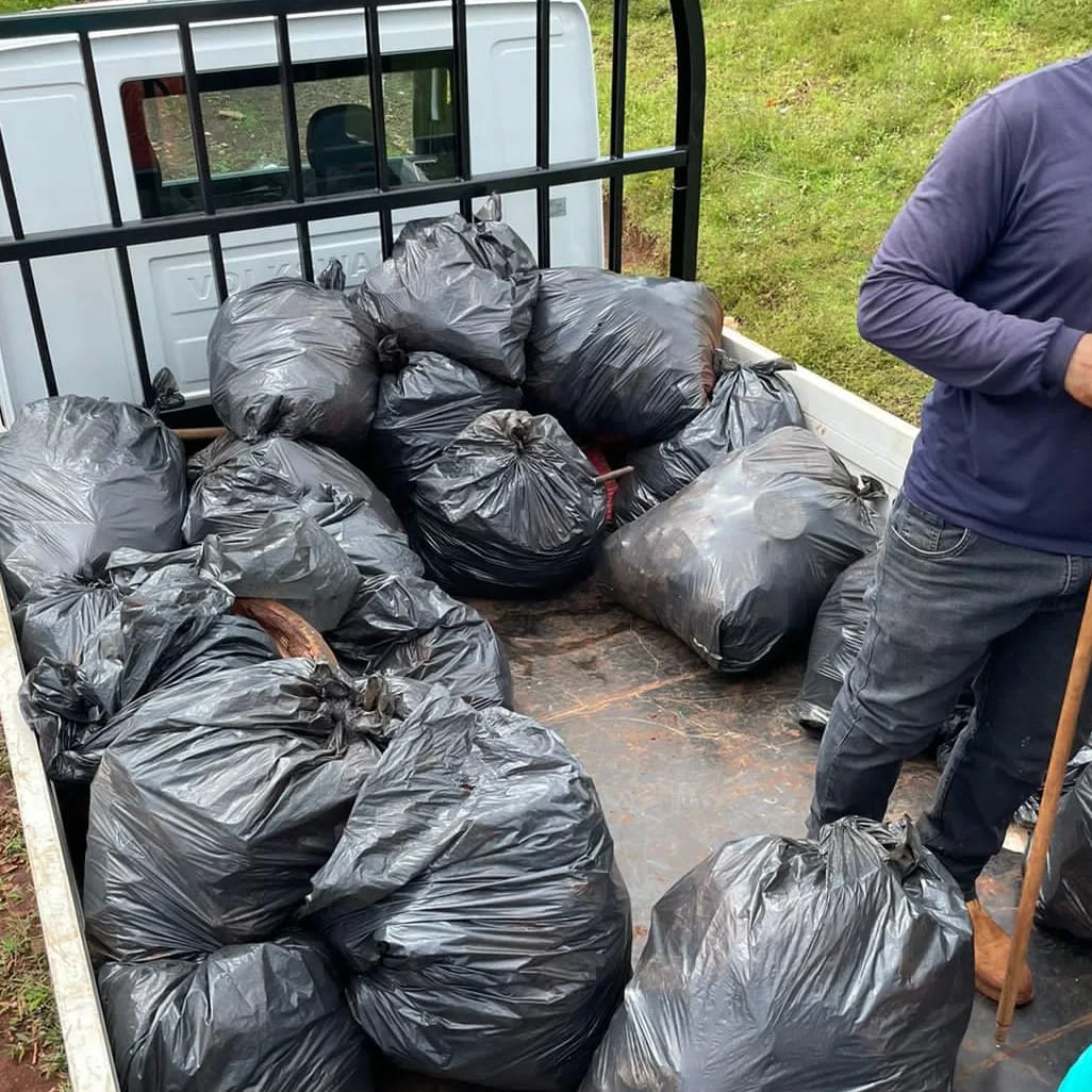 200 KG DE LIXO RETIRADOS DAS MARGENS DO LAGO DO SILVÉRIO