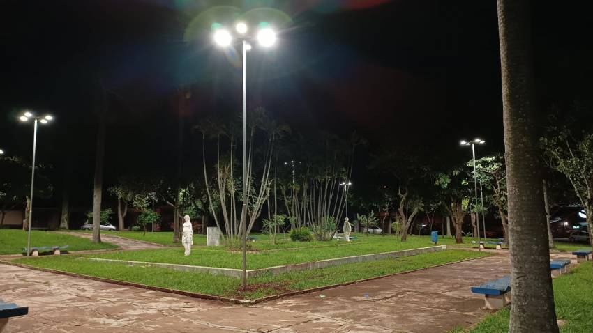 OBRAS DE ILUMINAÇÃO AVANÇAM