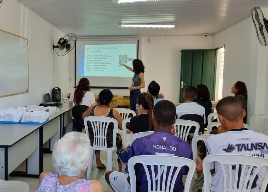 PALESTRA ABORDA IMPORTÂNCIA DA ÁGUA