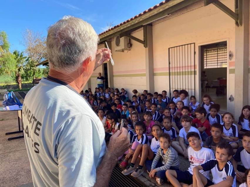 AÇÃO EDUCATIVA DE COMBATE À DENGUE NAS ESCOLAS