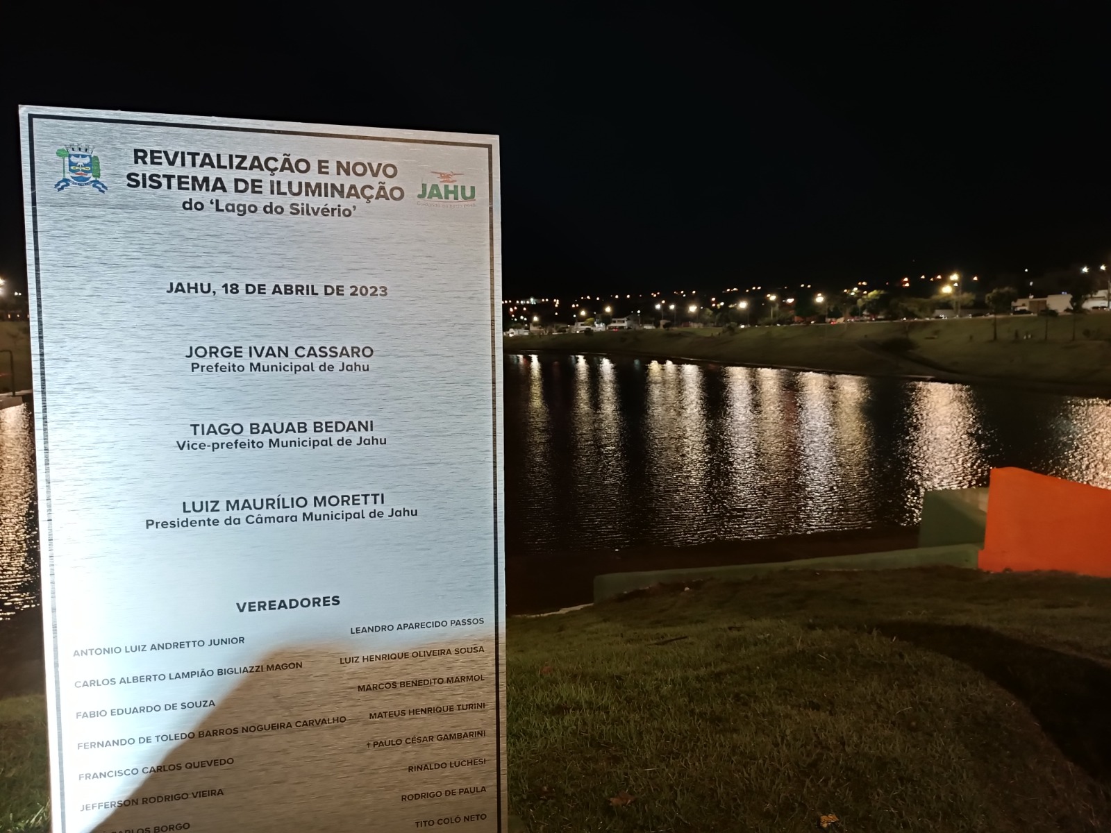 PREFEITURA INAUGURA NOVO SISTEMA DE ILUMINAÇÃO E CONCLUI OBRA DE REVITALIZAÇÃO DO LAGO DO SILVÉRIO