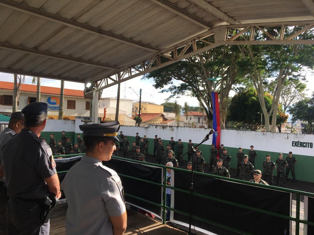 PREFEITURA PARTICIPA DE SOLENIDADE EM HOMENAGEM AO DIA DO EXÉRCITO
