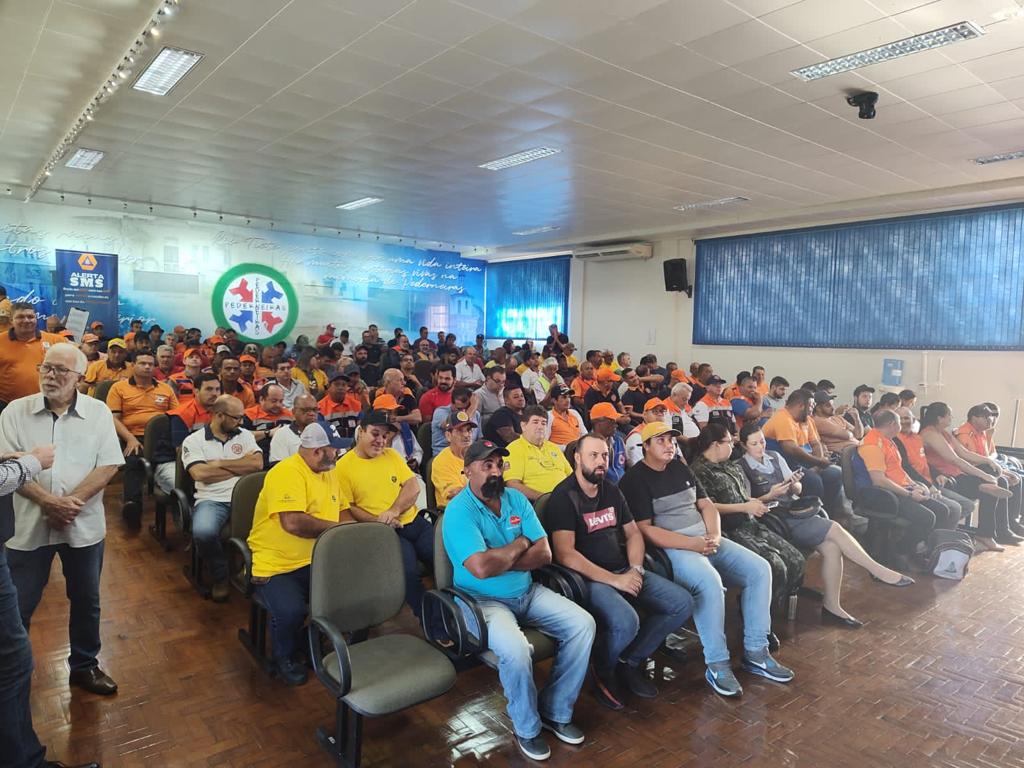 JAHU FAZ TREINAMENTO PARA COMBATE A INCÊNDIOS EM COBERTURA VEGETAL