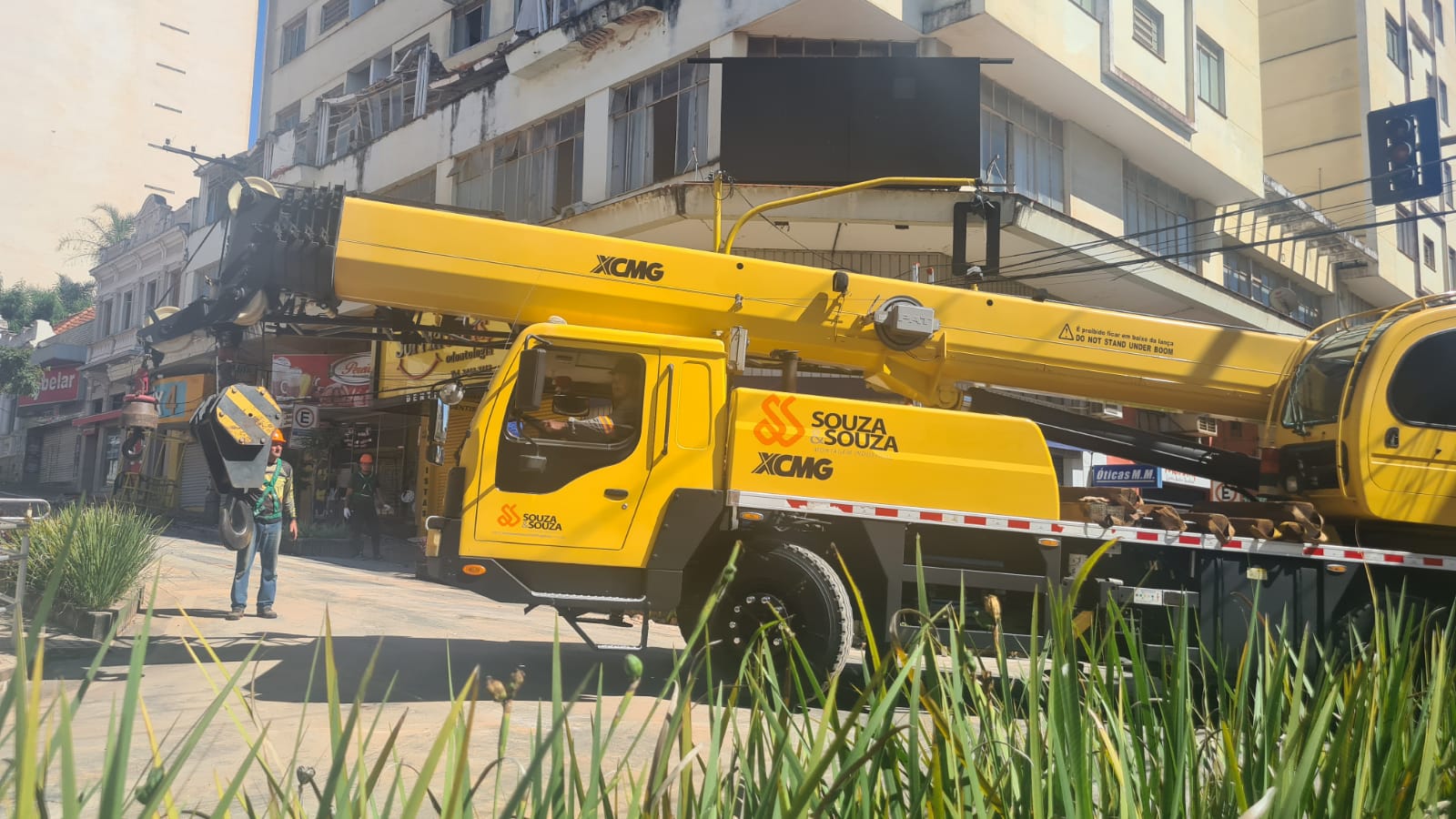 NOTA ATUALIZADA - DESABAMENTO DE PLATIBANDA NO CENTRO DA CIDADE