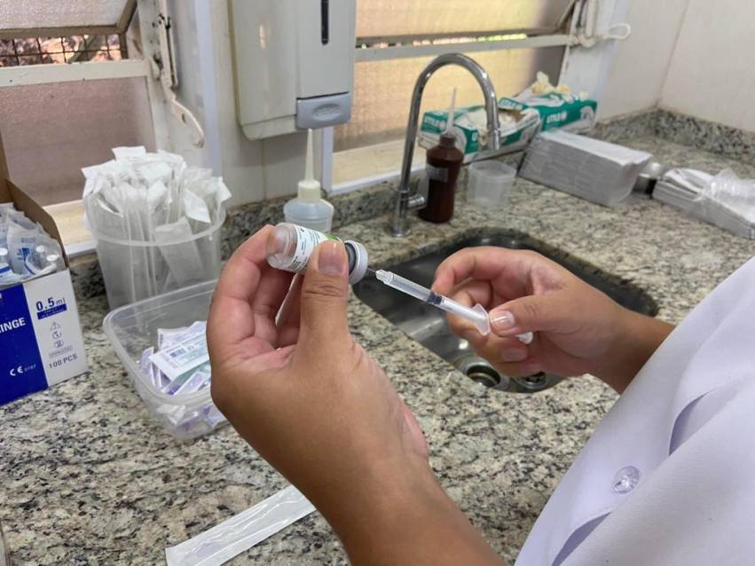 MAIS DE 400 PESSOAS VACINADAS CONTRA GRIPE NO FIM DE SEMANA