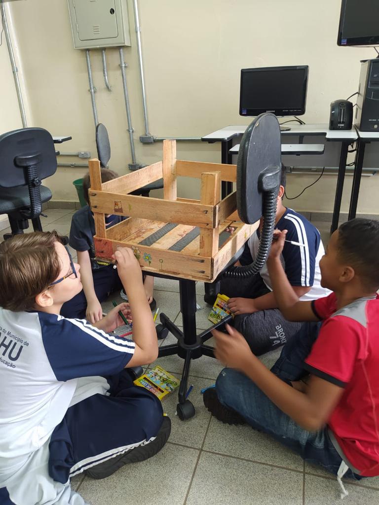 ESTUDANTES DA CAETANO PERLATTI APRENDEM SOBRE VIVEIRO DE MUDAS