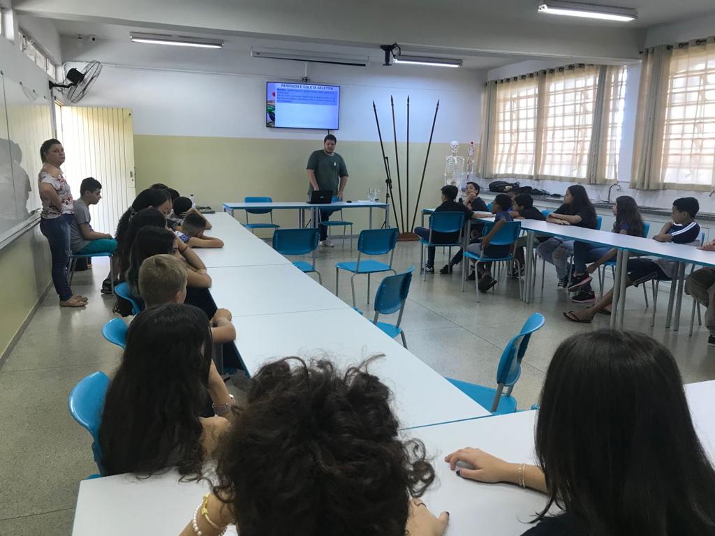 EE PROFª. CLEOMAR DE BARROS CASTILHO MARQUES PAUTA RESÍDUOS SÓLIDOS