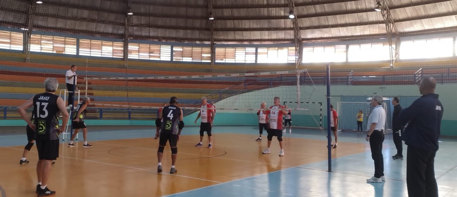 FESTIVAL DA MELHOR IDADE: VÔLEI MASCULINO CONQUISTA DUAS VITÓRIAS