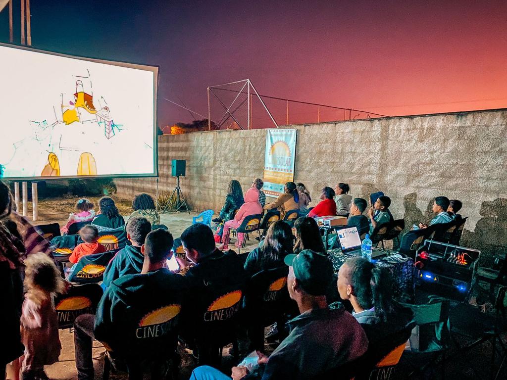 JARDIM ORLANDO OMETTO É CONTEMPLADO COM CINEMA MOVIDO À ENERGIA SOLAR