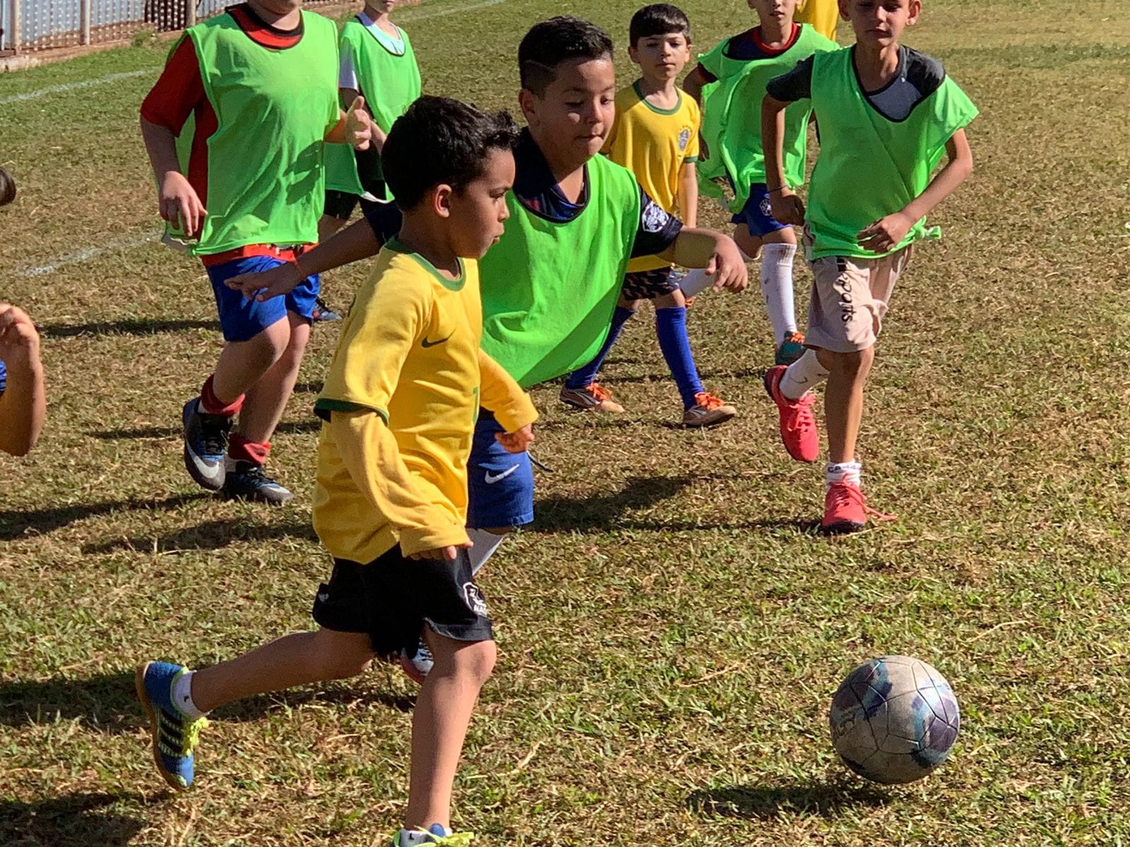 FESTIVAL DE FUTEBOL REÚNE CERCA DE 150 CRIANÇAS E ADOLESCENTES