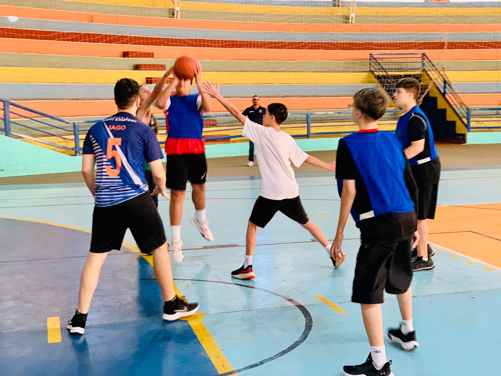 FESTIVAL DE BASQUETE DE 3 REÚNE ATLETAS NO GINÁSIO DE ESPORTES DR. FLÁVIO DE MELLO