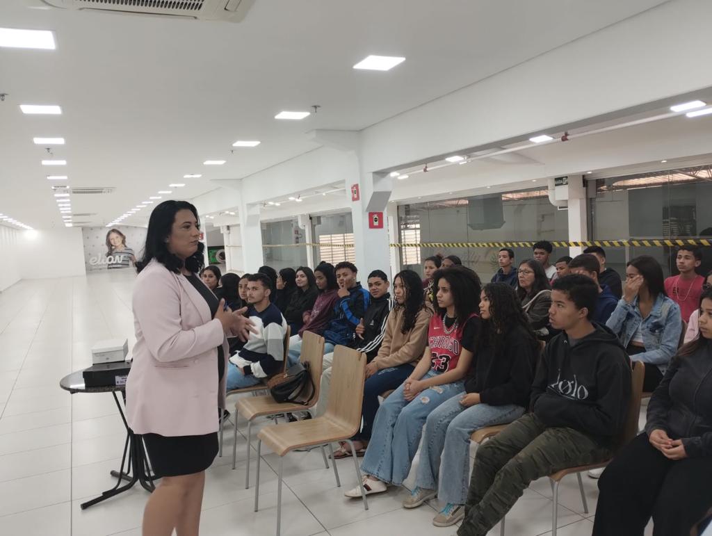 DESCONSTRUÇÃO DA VIOLÊNCIA É PAUTA EM SALA DE AULA