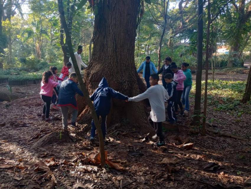 HORTO MUNICIPAL RECEBE CRIANÇAS DA PASTORAL DO MENOR