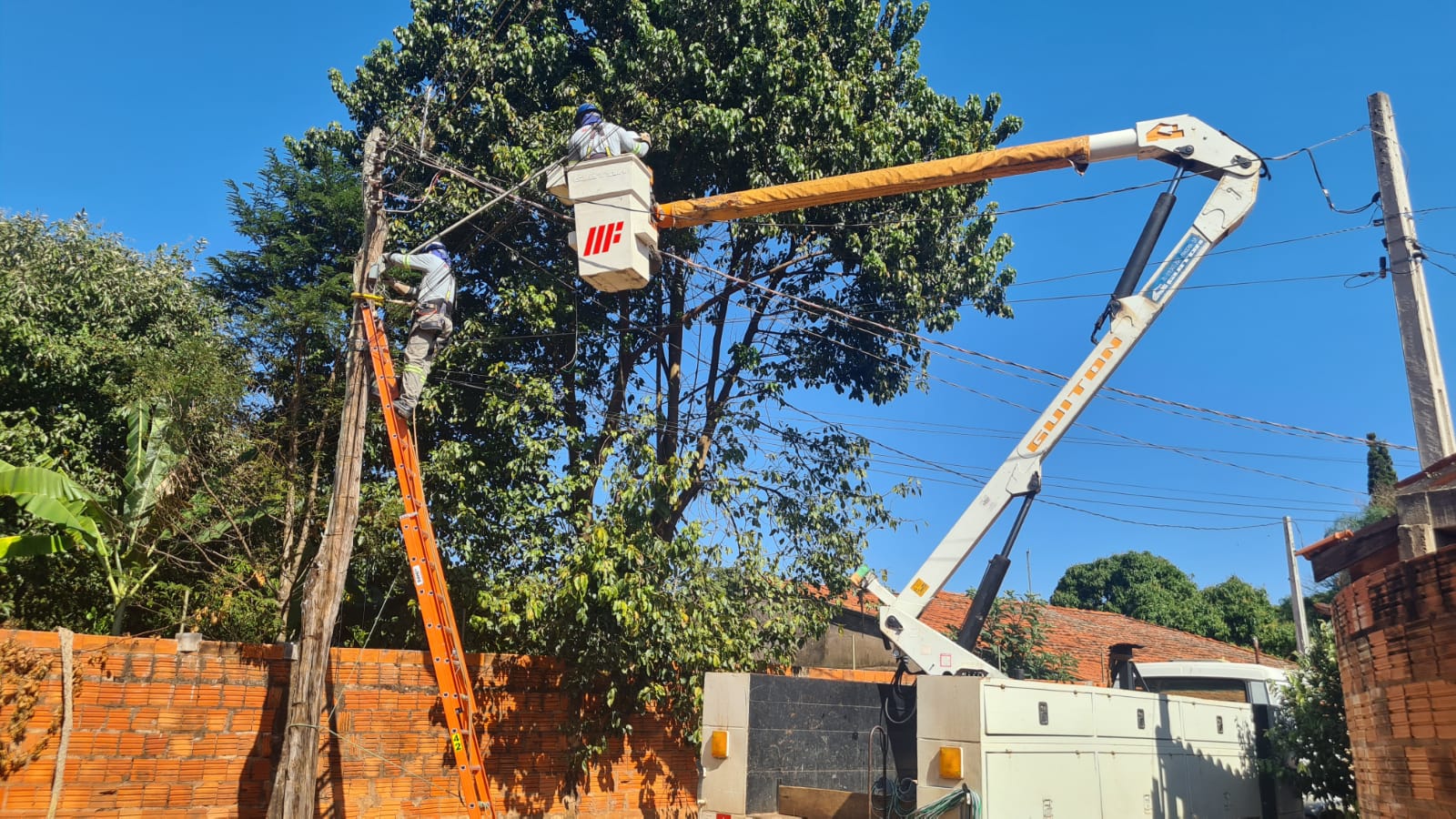 JAHU ILUMINADA: INICIADA TROCA DE LÂMPADAS NA VILA RIBEIRO