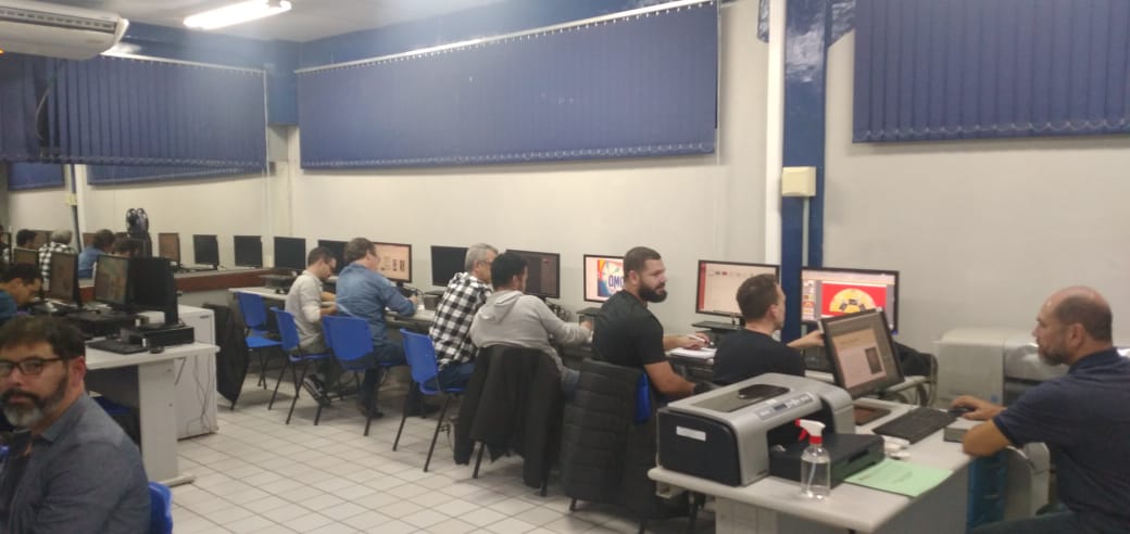 CURSO DE QUALIFICAÇÃO DE DESIGNER GRÁFICO DE EMBALAGEM ESTÁ EM ANDAMENTO