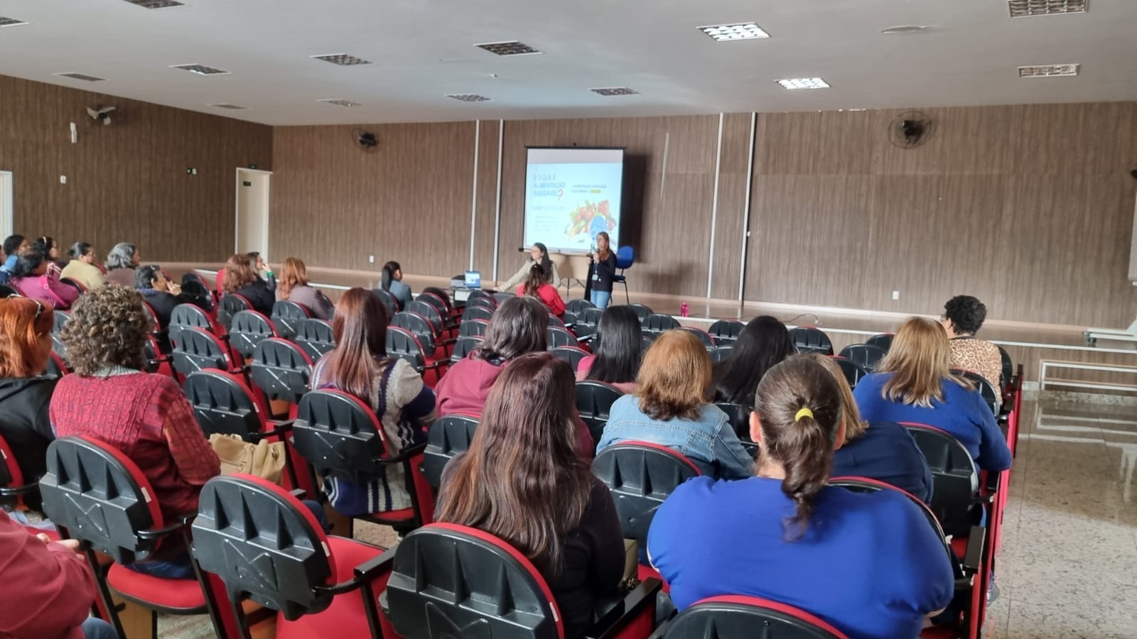 MERENDEIRAS DA REDE PÚBLICA DE ENSINO PARTICIPAM DE CAPACITAÇÃO