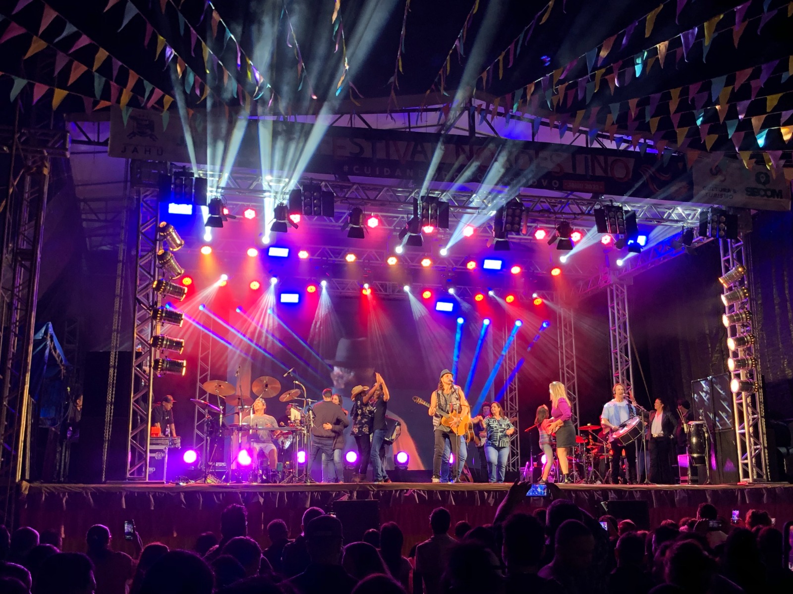 FALAMANSA ENCERRA FESTIVAL NORDESTINO