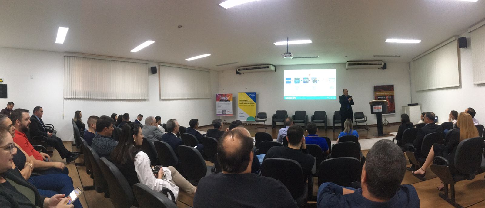 OFICINA DISCUTE PROGRAMA DE QUALIFICAÇÃO PARA EXPORTAÇÕES
