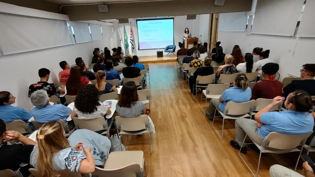 AGOSTO LILÁS - PALESTRA EXPÕE A LUTA POR TRÁS DA LEI MARIA DA PENHA
