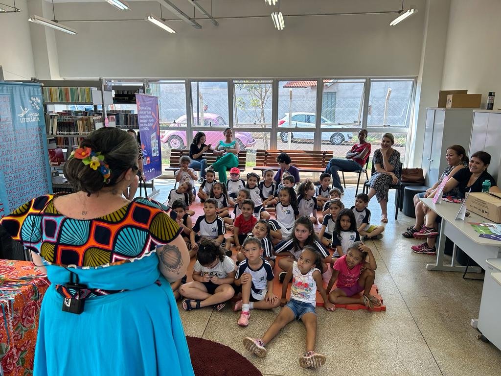 APRESENTAÇÕES TEATRAIS ENCANTAM ALUNOS DA CMEI PAULO BRIZOLA TAVARES